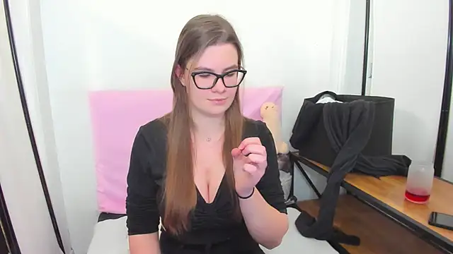 Snapshot of CarolineFlirt chatting on 19, 2, 2026 CarolineFlirt online show from 19, 2, 2026