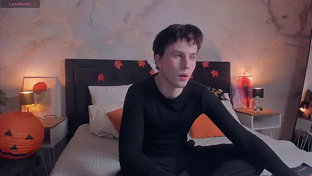 AdrianoAubert online show from 27, 10, 2025