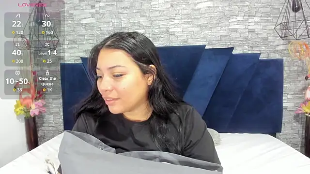 Sophia Brunett online show from 2, 12, 2025