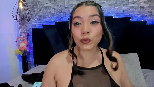 Snapshot of Sophia_Brunett chatting on 1, 4, 2026 Sophia Brunett online show from 1, 4, 2026
