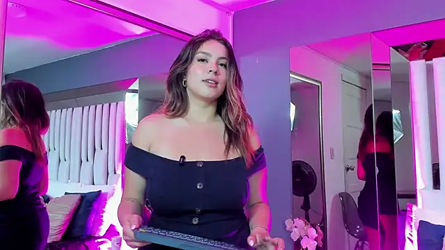 Cloee Rainbow1 online show from 5, 3, 2025