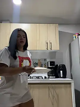 HannahFiore online show from 13, 2, 2025