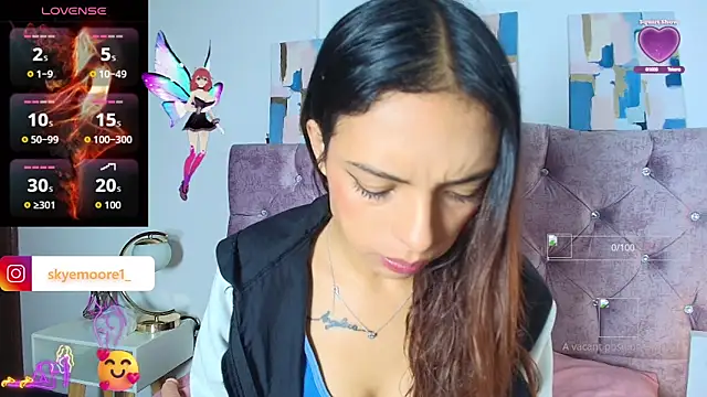 Snapshot of Skye_Moore chatting on 3, 10, 2025 Skye Moore online show from 3, 10, 2025