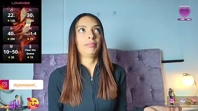 Snapshot of Skye_Moore chatting on 17, 10, 2025 Skye Moore online show from 17, 10, 2025