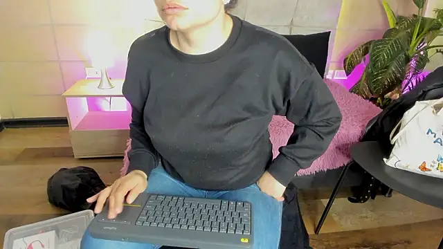 Snapshot of _michonne_ chatting on 12, 3, 2026 michonne online show from 12, 3, 2026