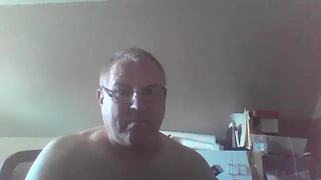 Snapshot of mkestr69 chatting on 10, 10, 2025 mkestr69 online show from 10, 10, 2025