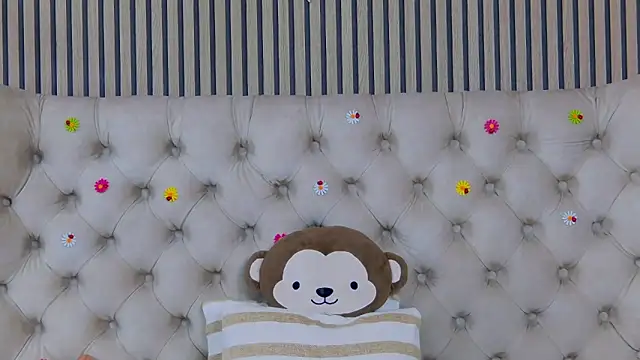 Snapshot of PlayfulShow chatting on 4, 5, 2026 PlayfulShow online show from 4, 5, 2026