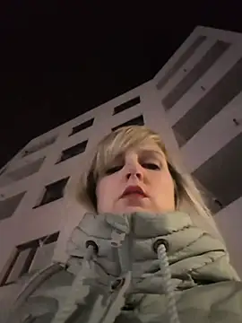 Sexybiene969 online show from 17, 12, 2025