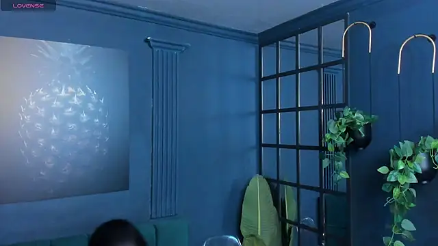 scarlet edwars online show from 20, 9, 2025