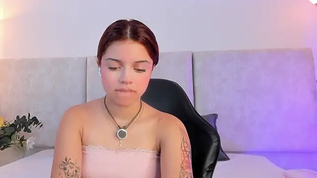 Snapshot of Giselle_Lauren chatting on 18, 12, 2025 Giselle Lauren online show from 18, 12, 2025