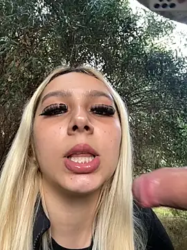 Snapshot of hotamanda01 chatting on 4, 12, 2025 hotamanda01 online show from 4, 12, 2025