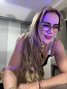 Snapshot of MISSLADYHONSON chatting on 9, 3, 2025 MISSLADYHONSON online show from 9, 3, 2025