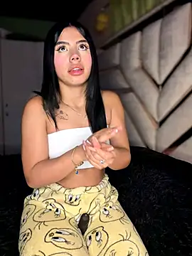 Laura-Khalifa online show from 8, 5, 2026