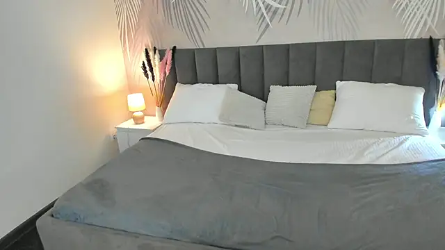 Snapshot of SkinyJoyce chatting on 4, 3, 2025 SkinyJoyce online show from 4, 3, 2025