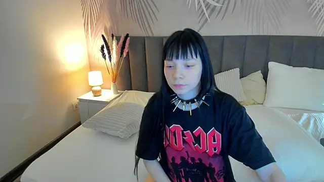 Snapshot of SkinyJoyce chatting on 12, 3, 2025 SkinyJoyce online show from 12, 3, 2025