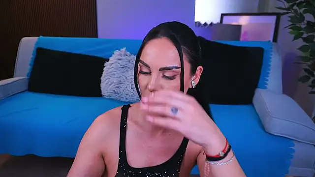 Snapshot of Dolce_Tentacion chatting on 5, 3, 2025 Dolce Tentacion online show from 5, 3, 2025