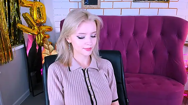 LeonaStane online show from 18, 9, 2025