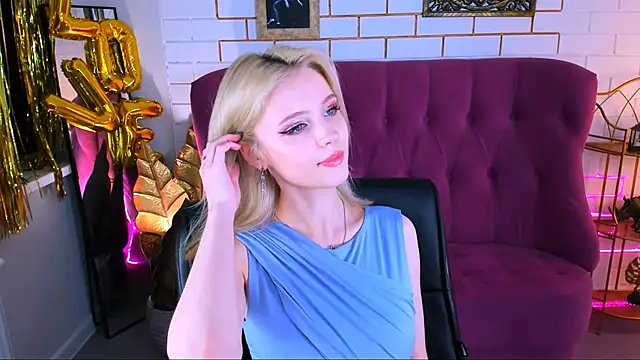 LeonaStane online show from 5, 10, 2025