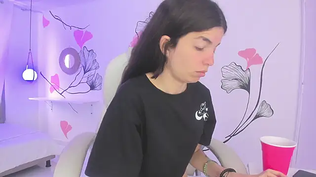 Isabela Fiorelli online show from 28, 2, 2025