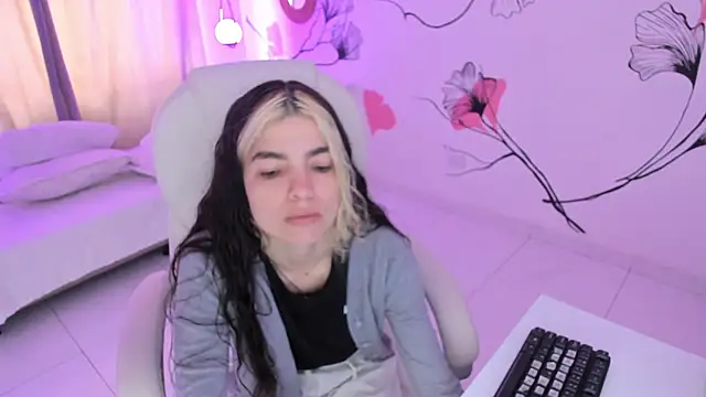 Isabela Fiorelli online show from 15, 9, 2025