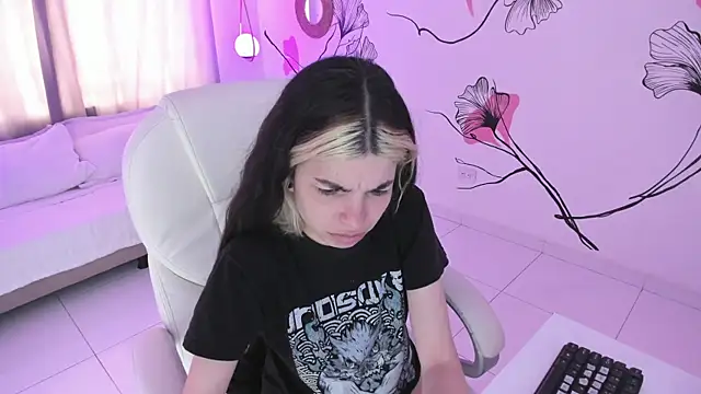 Isabela Fiorelli online show from 26, 9, 2025