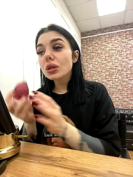 MaeveMoon online show from 2, 11, 2025