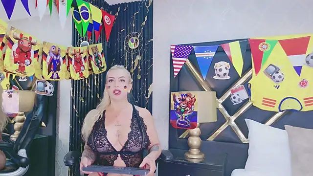SophieWinsloow online show from 25, 6, 2026