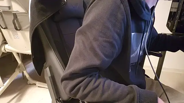 ademandjulia online show from 10, 10, 2025