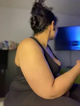 Snapshot of Carola-Ross chatting on 28, 10, 2025 Carola-Ross online show from 28, 10, 2025