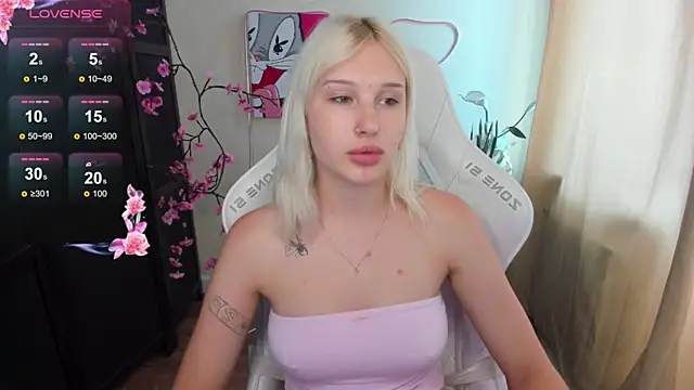 Snapshot of EvelinaLuu chatting on 25, 6, 2026 EvelinaLuu online show from 25, 6, 2026