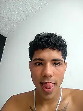 BrawnLove02 online show from 9, 3, 2025