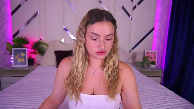 Snapshot of LindsieGreyy chatting on 22, 9, 2025 LindsieGreyy online show from 22, 9, 2025