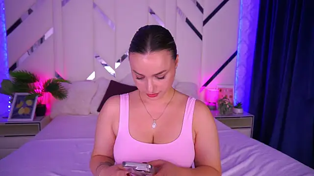 Snapshot of LindsieGreyy chatting on 5, 10, 2025 LindsieGreyy online show from 5, 10, 2025