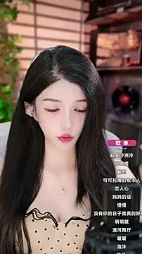 Snapshot of vv-77 chatting on 6, 10, 2025 vv-77 online show from 6, 10, 2025