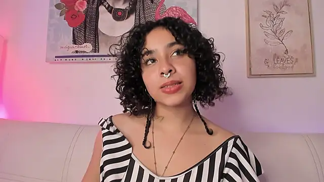 Snapshot of Dhalila_ chatting on 5, 3, 2025 Dhalila online show from 5, 3, 2025