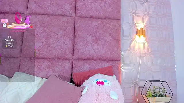 Snapshot of LilyRoxi chatting on 11, 10, 2025 LilyRoxi online show from 11, 10, 2025