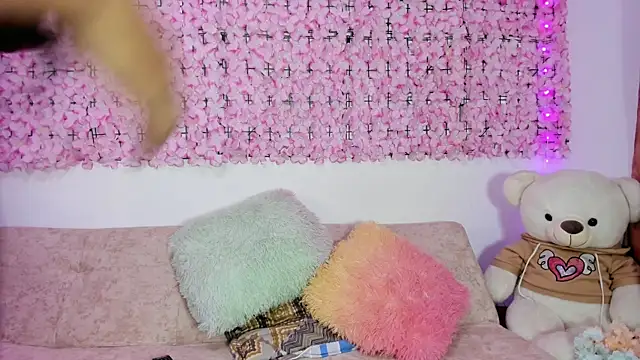 Snapshot of Lynda_Bonnie chatting on 3, 11, 2025 Lynda Bonnie online show from 3, 11, 2025