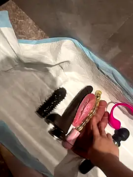 Snapshot of Mia-77 chatting on 28, 11, 2025 Mia-77 online show from 28, 11, 2025