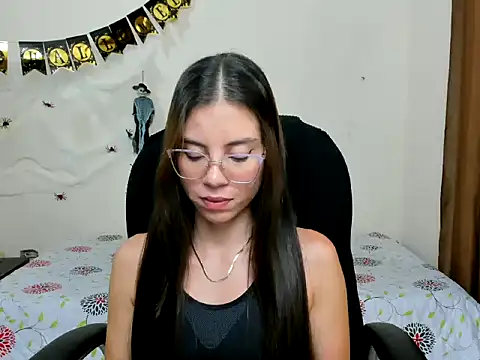 Snapshot of veronicamiller22 chatting on 21, 10, 2025 veronicamiller22 online show from 21, 10, 2025