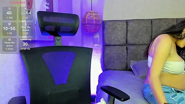 Snapshot of elizabeth_20 chatting on 13, 10, 2025 elizabeth 20 online show from 13, 10, 2025