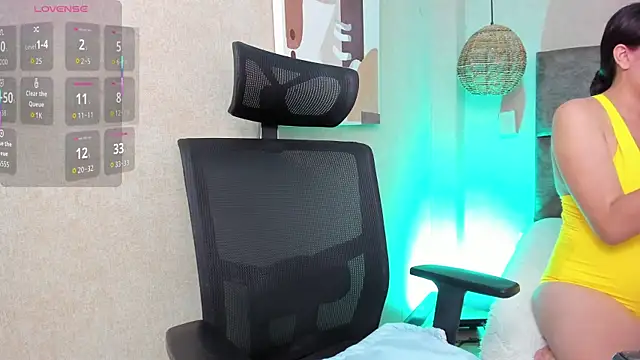 Snapshot of elizabeth_20 chatting on 21, 10, 2025 elizabeth 20 online show from 21, 10, 2025