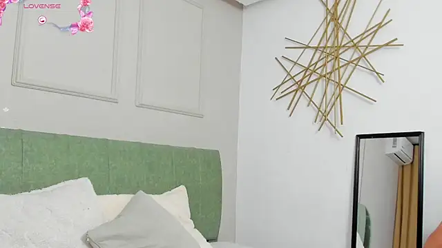 Snapshot of elizabeth_20 chatting on 30, 10, 2025 elizabeth 20 online show from 30, 10, 2025