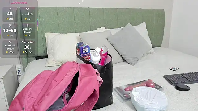 Snapshot of elizabeth_20 chatting on 1, 11, 2025 elizabeth 20 online show from 1, 11, 2025