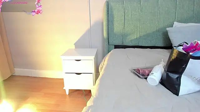 Snapshot of elizabeth_20 chatting on 4, 11, 2025 elizabeth 20 online show from 4, 11, 2025