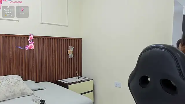 MELINAMARTINS online show from 18, 9, 2025