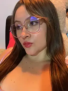 ValentinaOrtiz3 online show from 5, 3, 2025