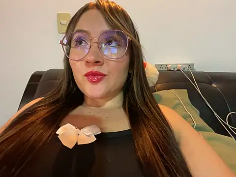 ValentinaOrtiz3 online show from 18, 3, 2025