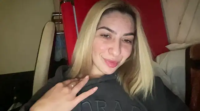 Snapshot of sarrah_rossy chatting on 19, 2, 2025 sarrah rossy online show from 19, 2, 2025
