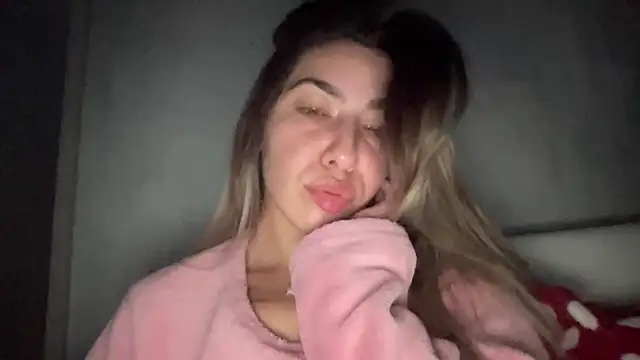 Snapshot of sarrah_rossy chatting on 27, 10, 2025 sarrah rossy online show from 27, 10, 2025