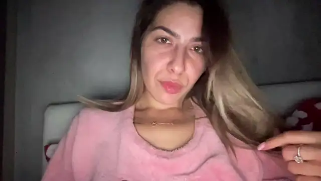 Snapshot of sarrah_rossy chatting on 16, 11, 2025 sarrah rossy online show from 16, 11, 2025